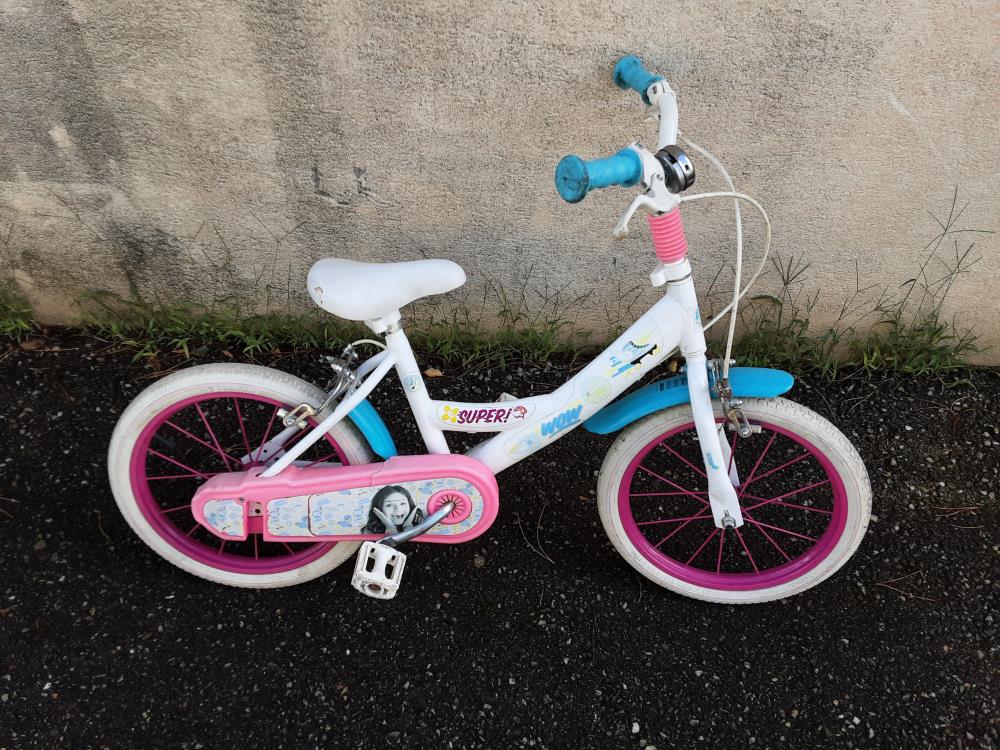 VELO ENFANT ROSE ET BLANC SUPER! 16 P