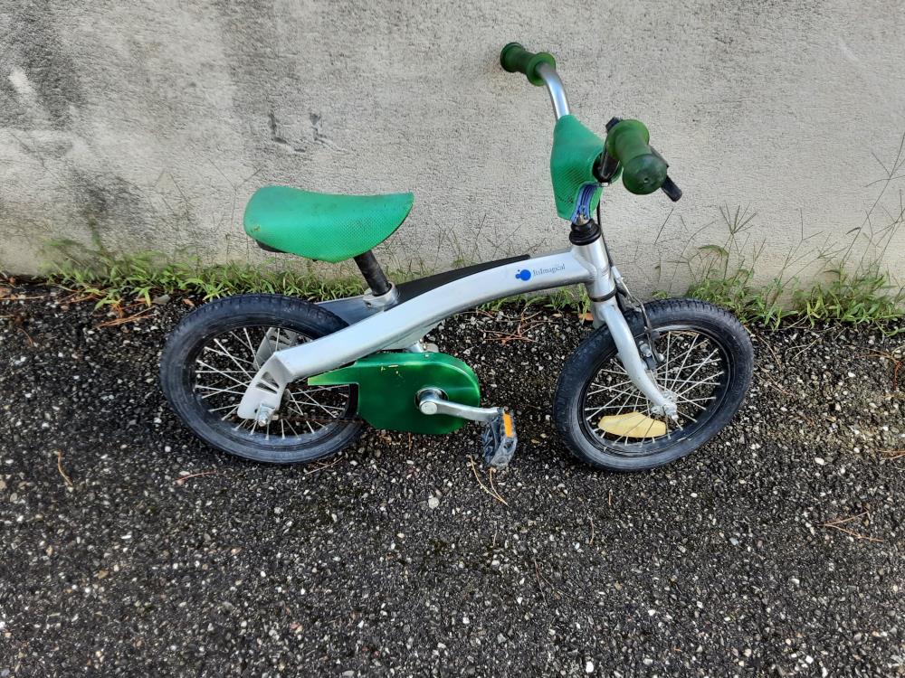 VELO ENFANT GRIS ET VERT ITSIMAGICAL 14 P 