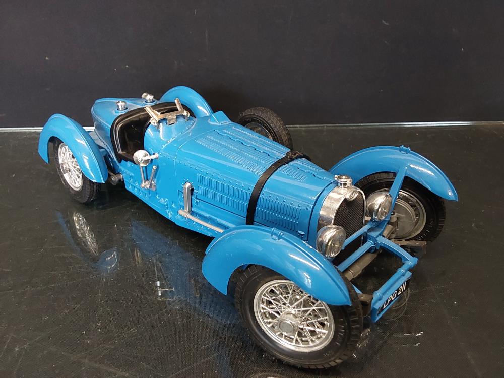 VOITURE MINIATURE 1/18 BURAGO