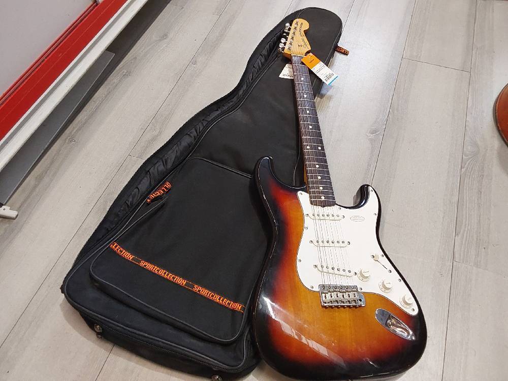 GUITARE ELECTRIQUE SQUIER STRATOCASTER SERIE JV51077