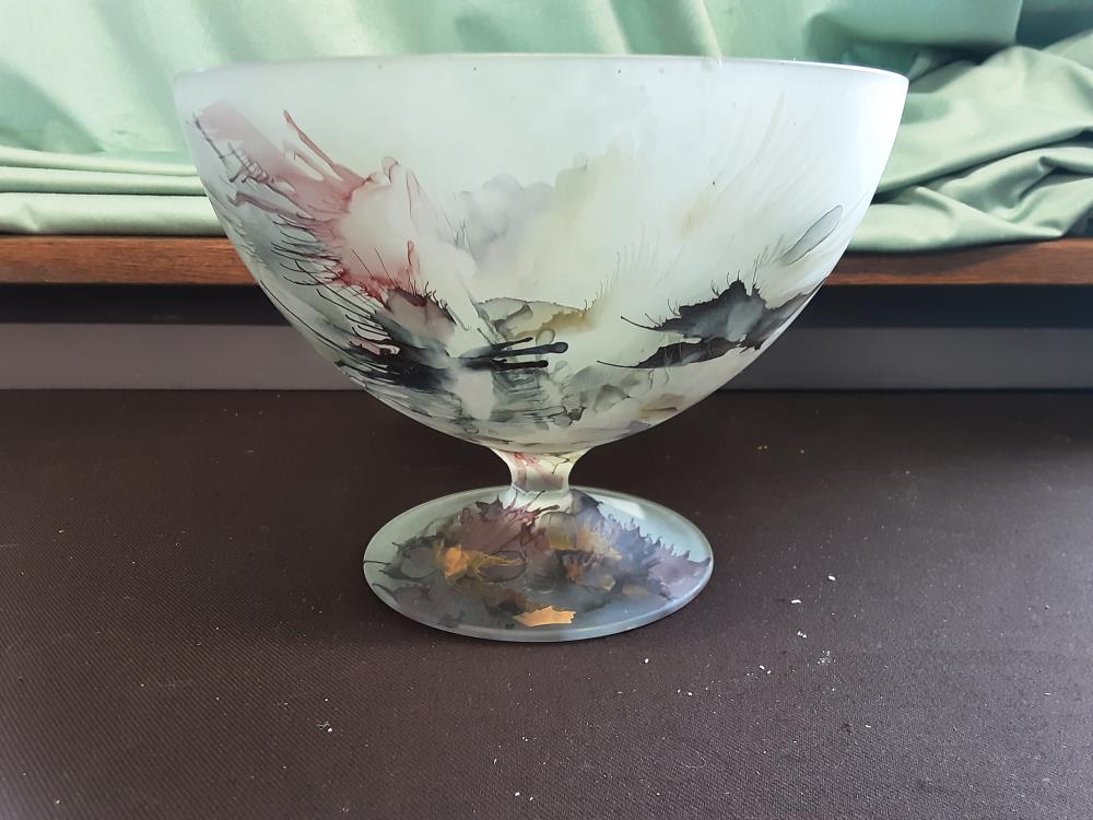 COUPE EN VERRE SUR PIED MOTIF MODERNE