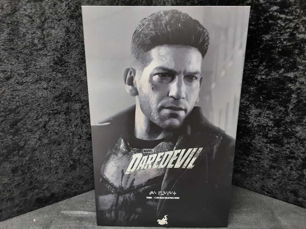 FIGURINE HOT TOYS DAREDEVIL " THE PUNISHER" TMS004