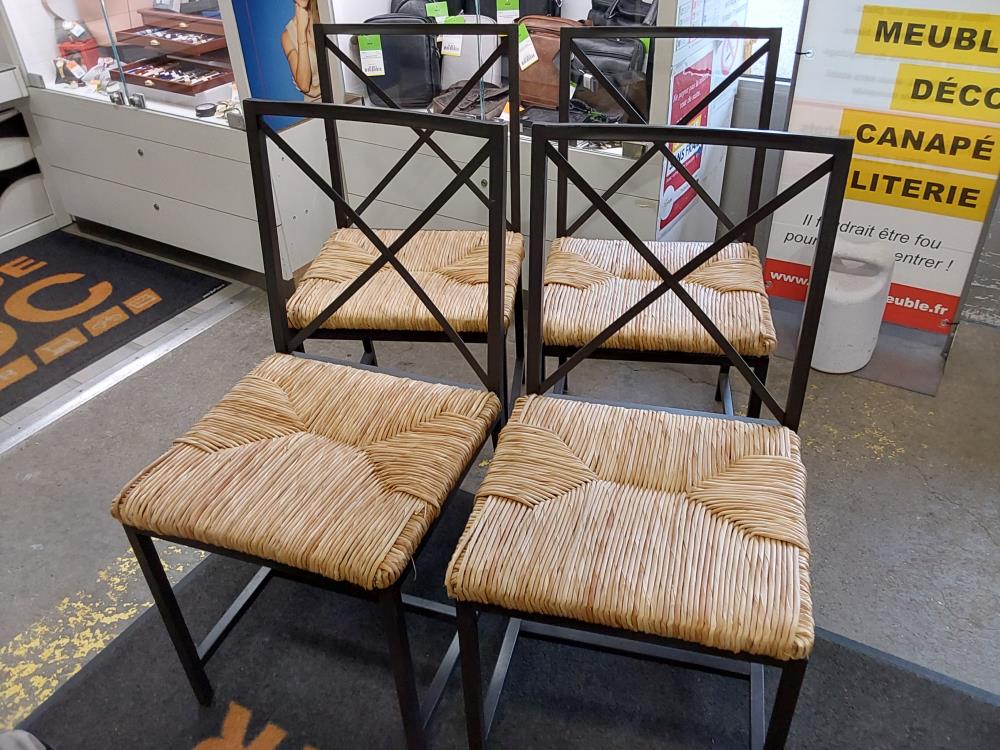 LOT 4 CHAISES METAL ET ASSISES PAILLE