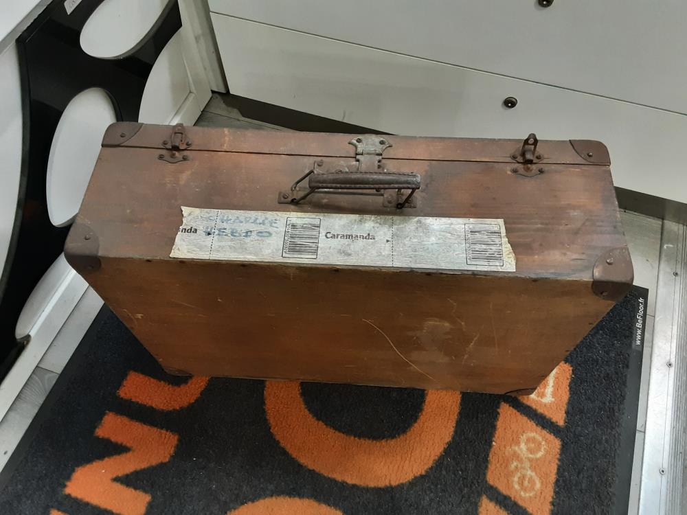 VALISE EN BOIS 