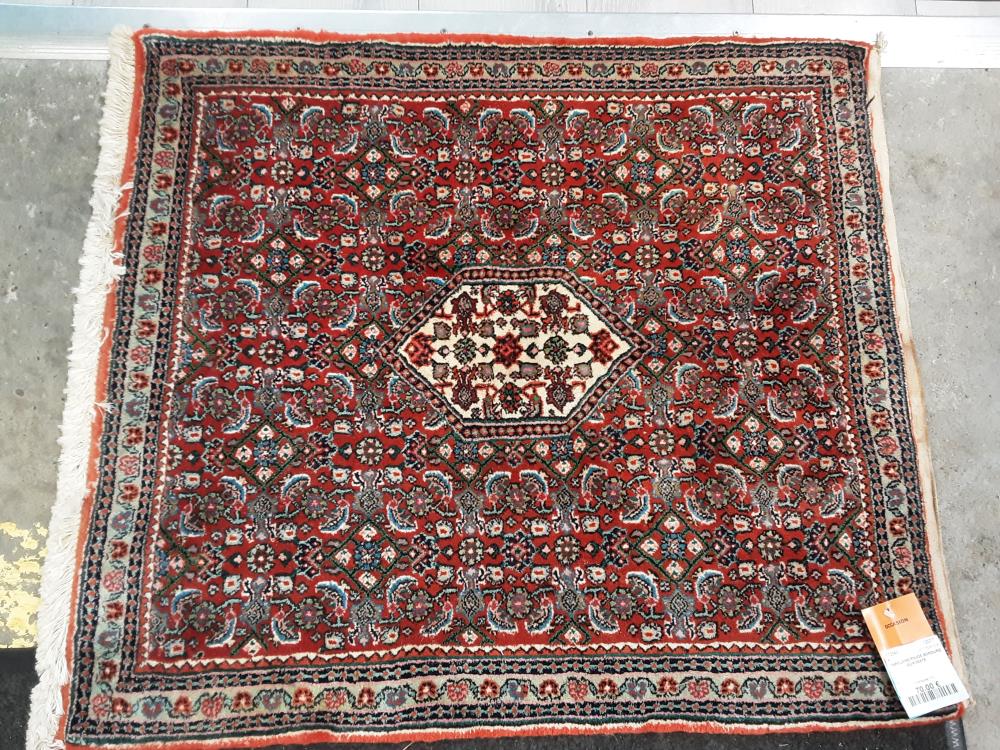 TAPIS LAINE ROUGE BORDURE CUIR 85X75 