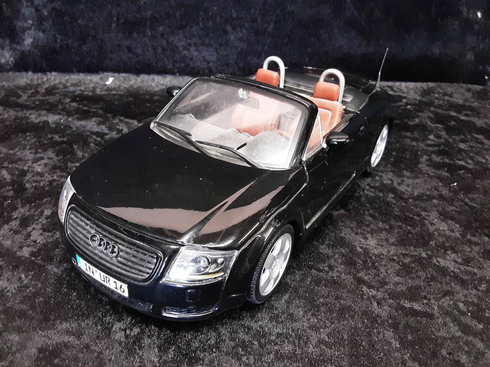 AUDI TT NOIR 1/18