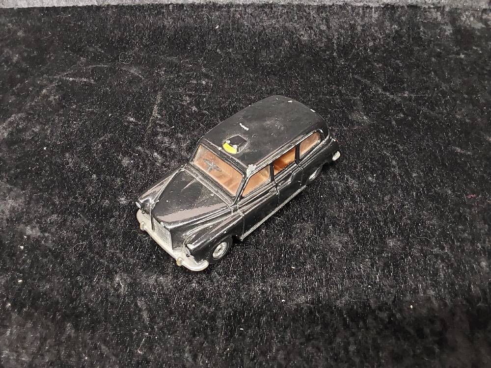 AUSTIN LONDON TAXI CORGI 1/36