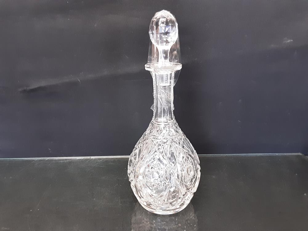 CARAFE  + BOUCHON CRITSAL DE BACCARAT H. 35 CM