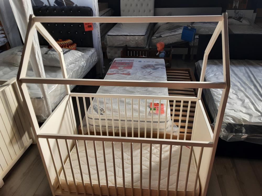 LIT BEBE CABANE BARREAUX BLANC AVEC MATELAS 60 X 120