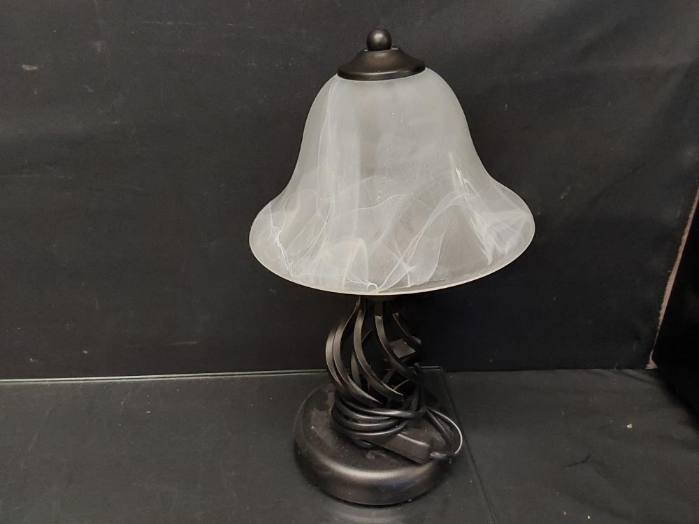 LAMPE DE CHEVET AVEC ABAT JOUR VERRE