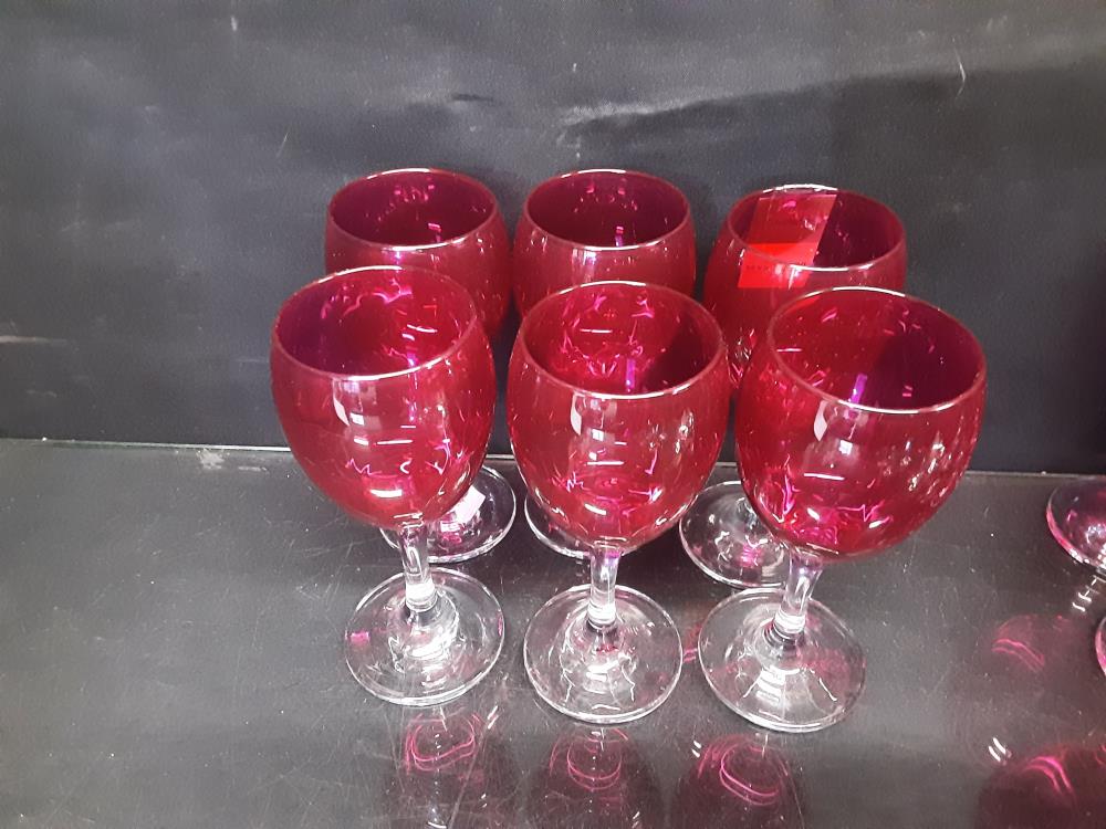 LOT DE 6 VERRES A VIN MAGENTA