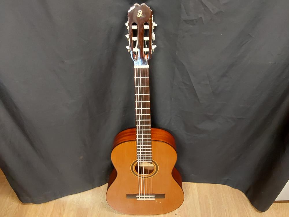 GUITARE ACOUSTIQUE ADMIRA MODÈLE MALAGA