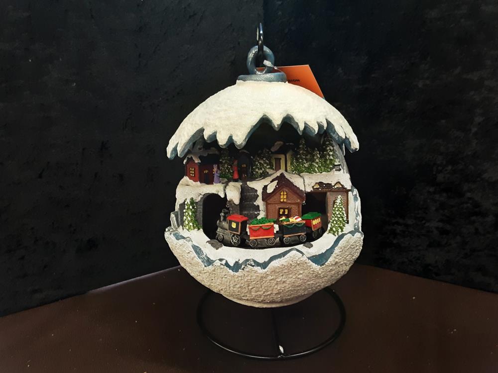 BOULE DE NEIGE CARROUSEL TRAIN LUMINEUSE ET MUSICALE 20X20X34 CH127