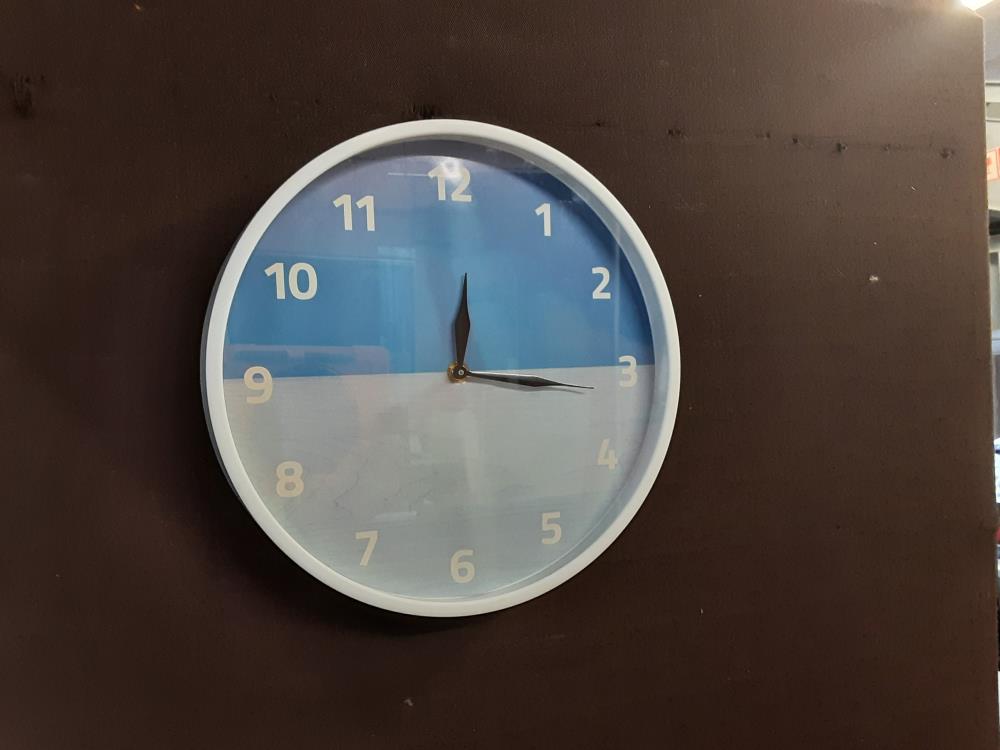 HORLOGE MURALE BLEU ET BLANC