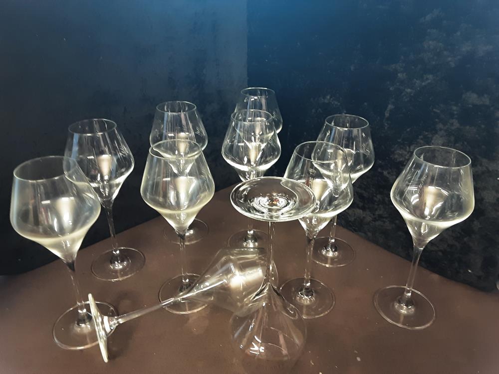 LOT DE 11 VERRES A VIN GM 