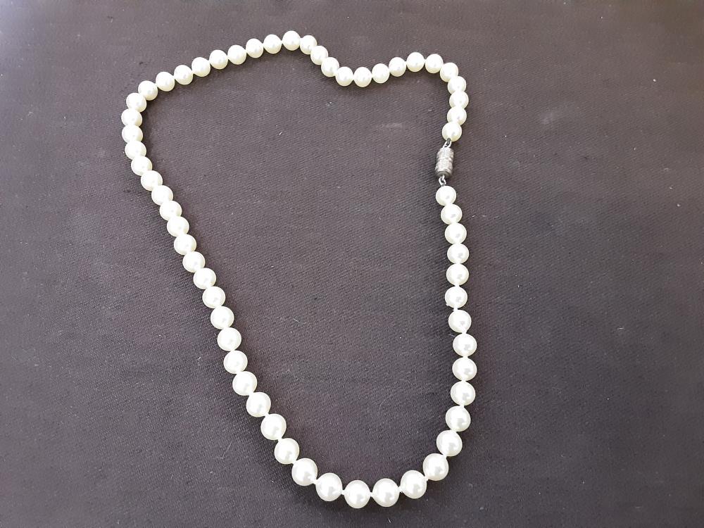 COLLIER PERLES BLANCHES 