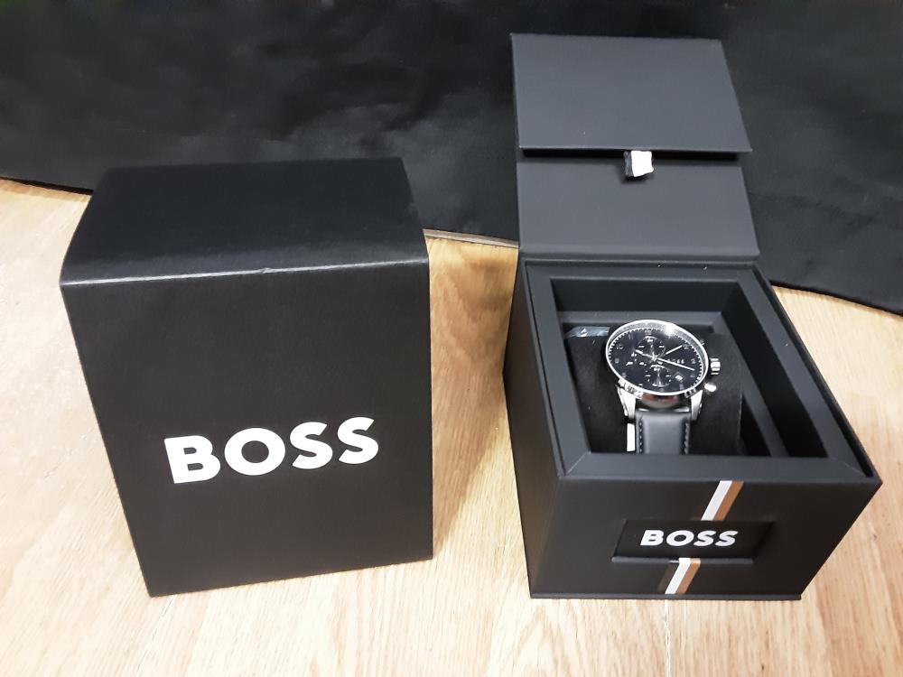 MONTRE BOSS NEUVE JAMAIS DEBALLÉE