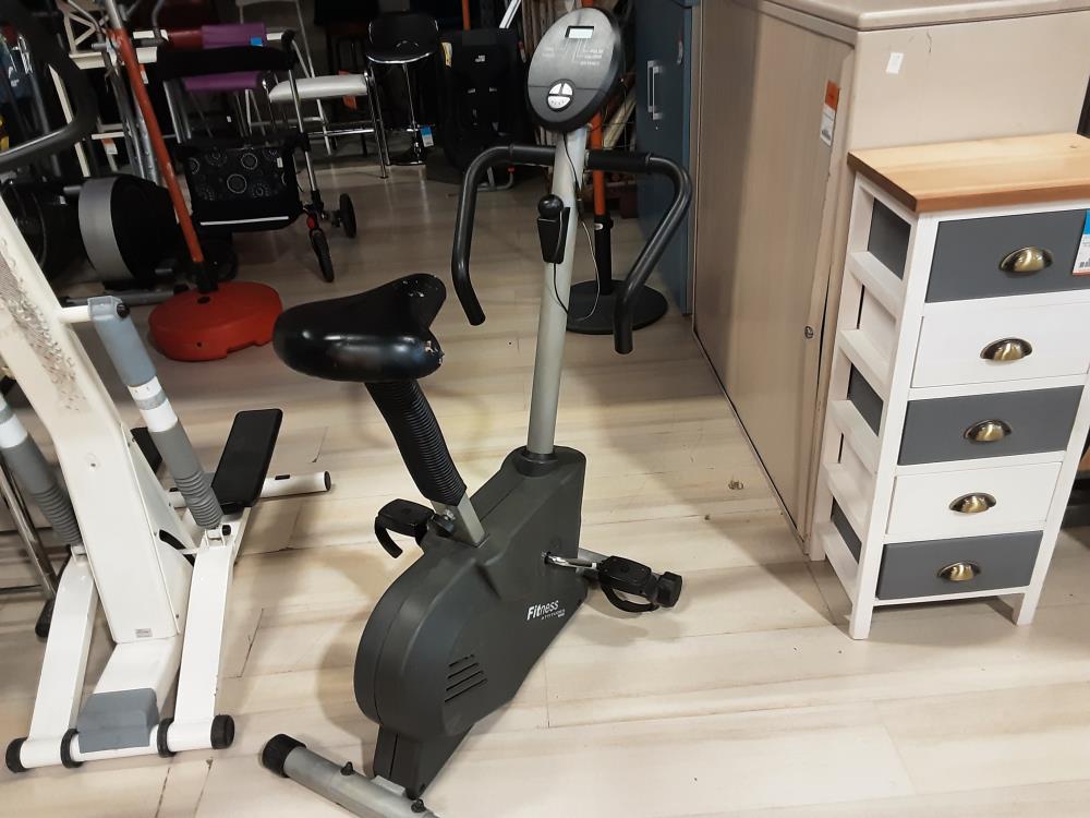 VELO D APPARTEMENT FITNESS ATTITUDES A RESTAURER