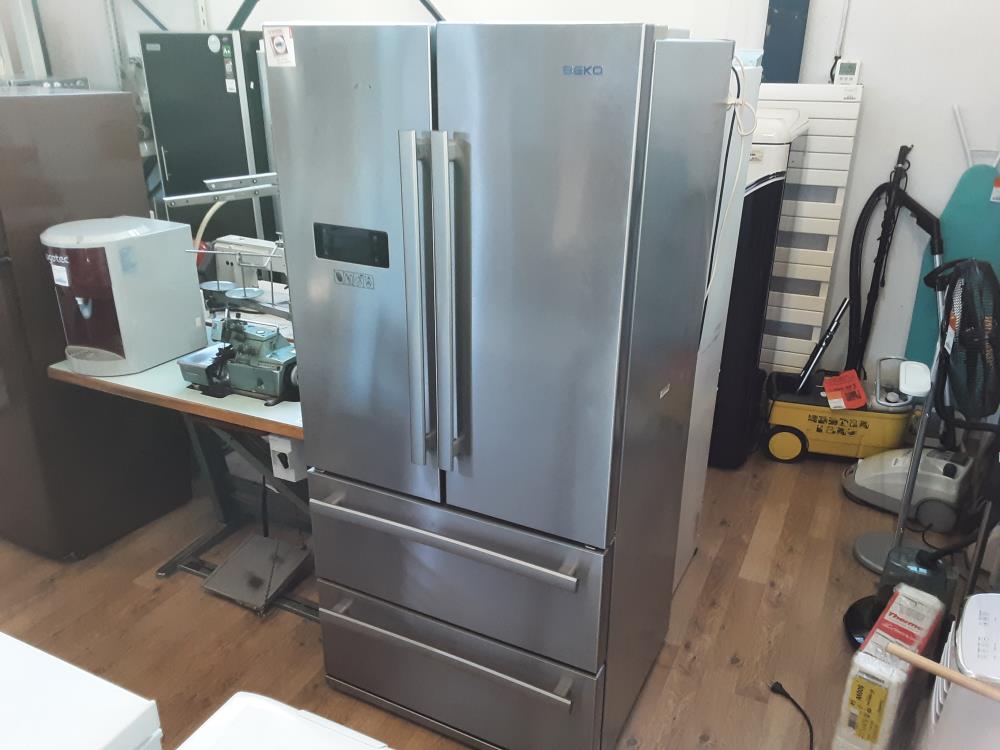 FRIGO AMERICAIN CHROME MARQUE BEKO 