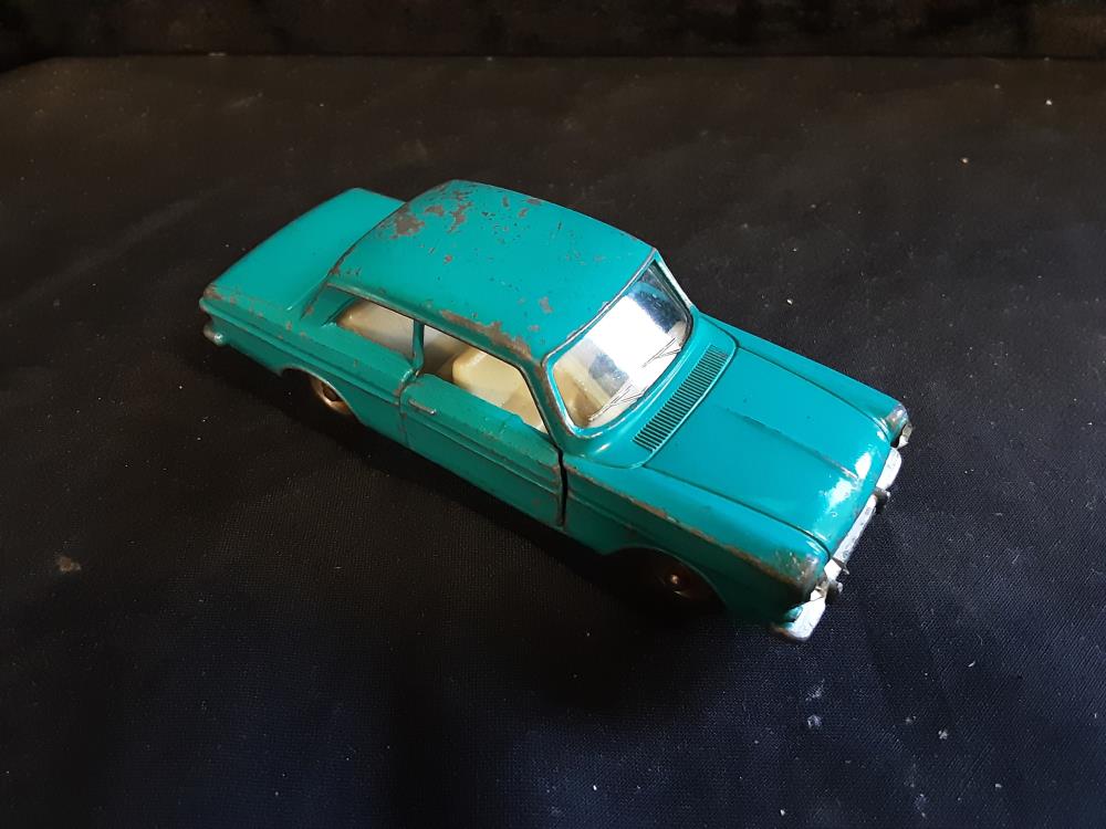 VOITURE MINIATURE DINKY TOYS