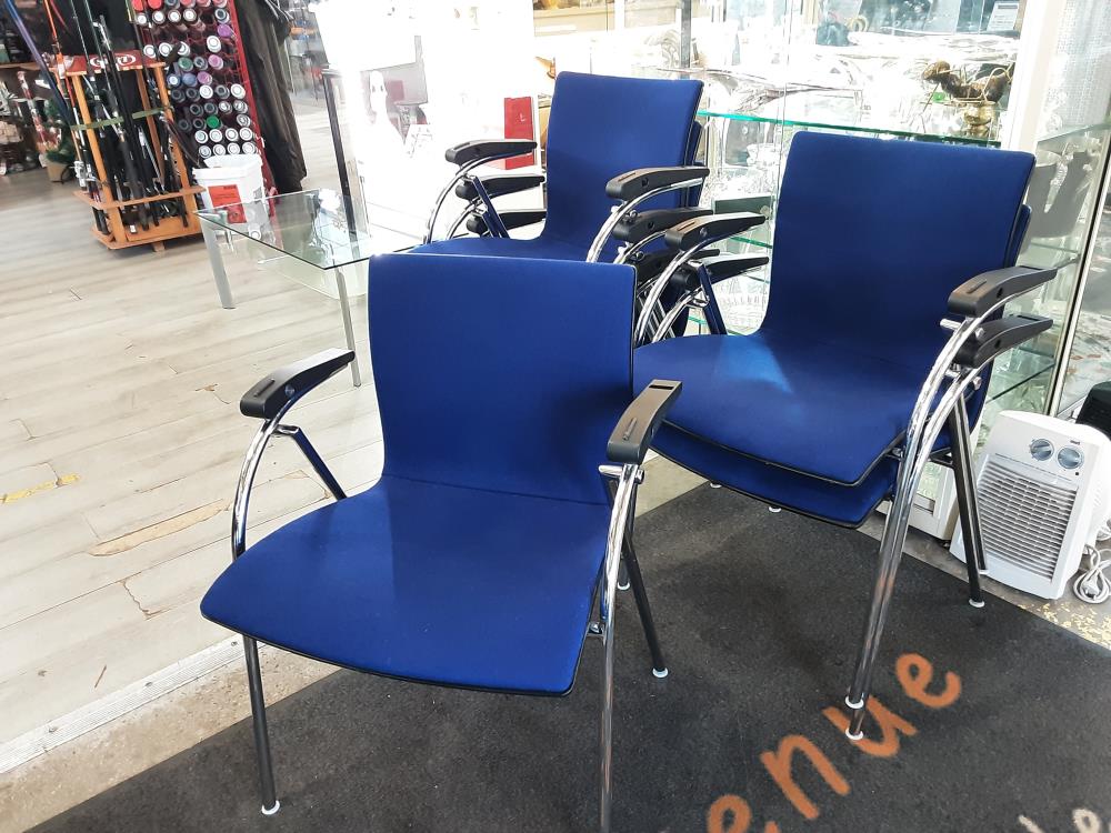 LOT 6 CHAISES D ACCEUIL THONET BLEU PIED CHROME EMPILABLE