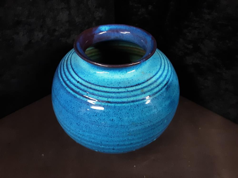 VASE CÉRAMIQUE BLEU SIGNÉ CHANIA