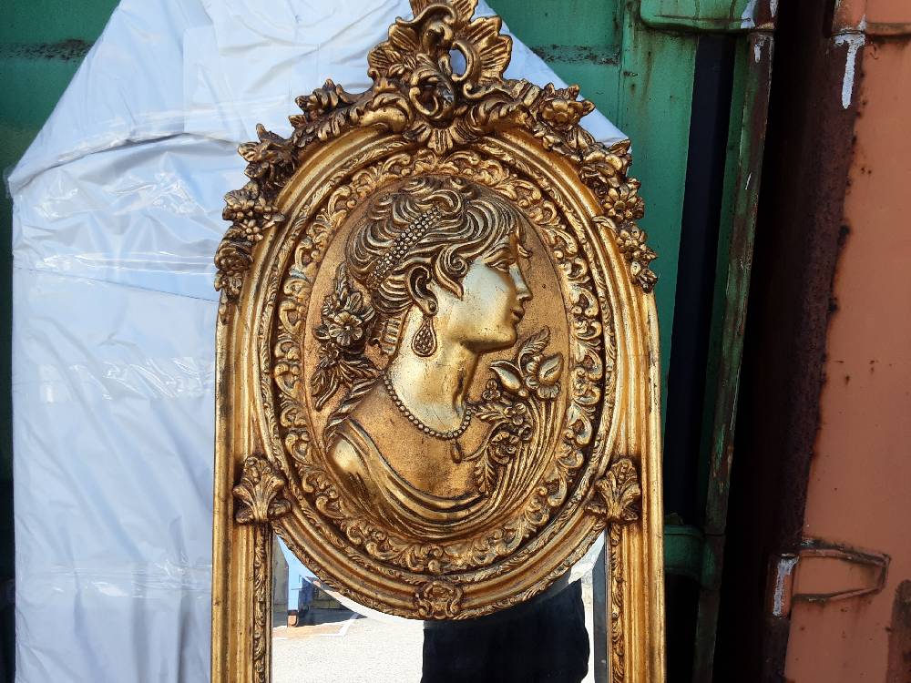 MIROIR BAROQUE DORE LONG VISAGE DE COTE 