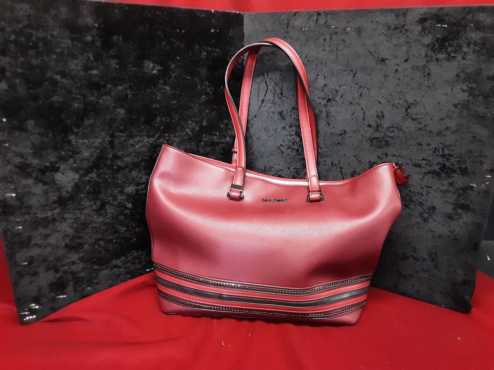 SAC A MAIN MAC ALYSTER