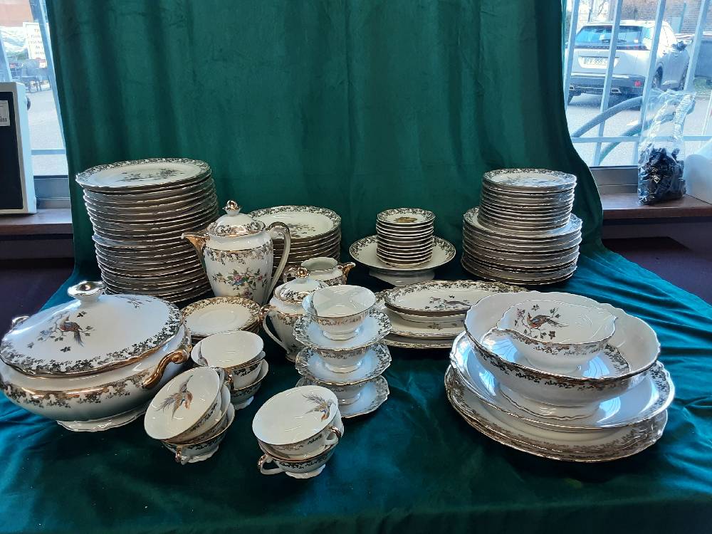SERVICE DE TABLE LIMOGES DÉCOR OISEAUX