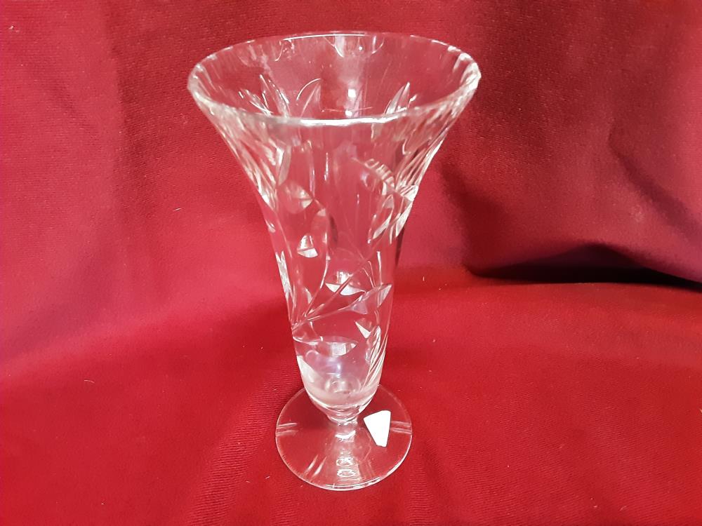 VASE CRISTAL CISELÉ 