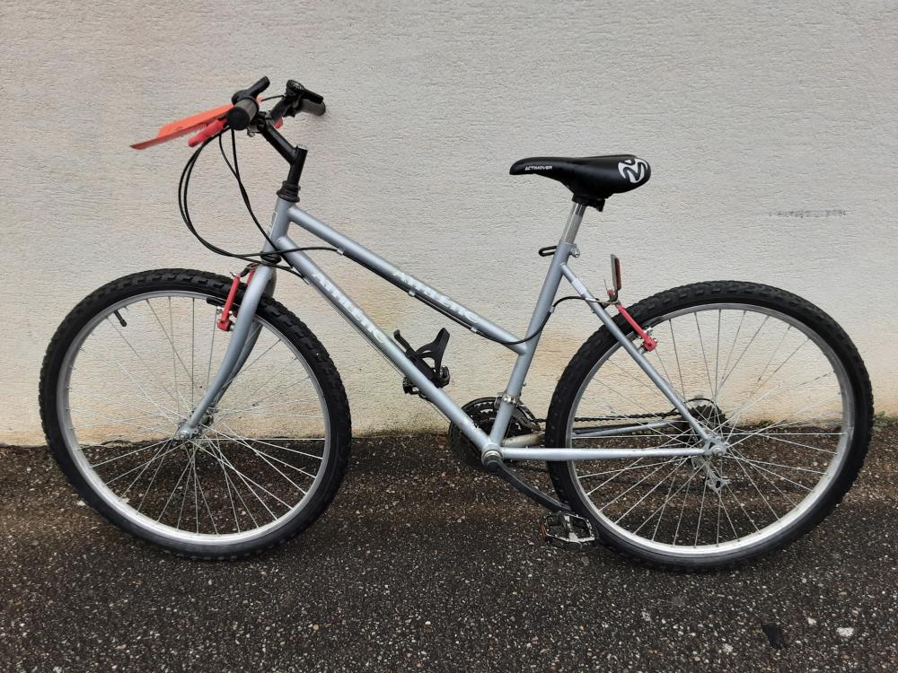 VTT ATHLETIC 26P GRIS