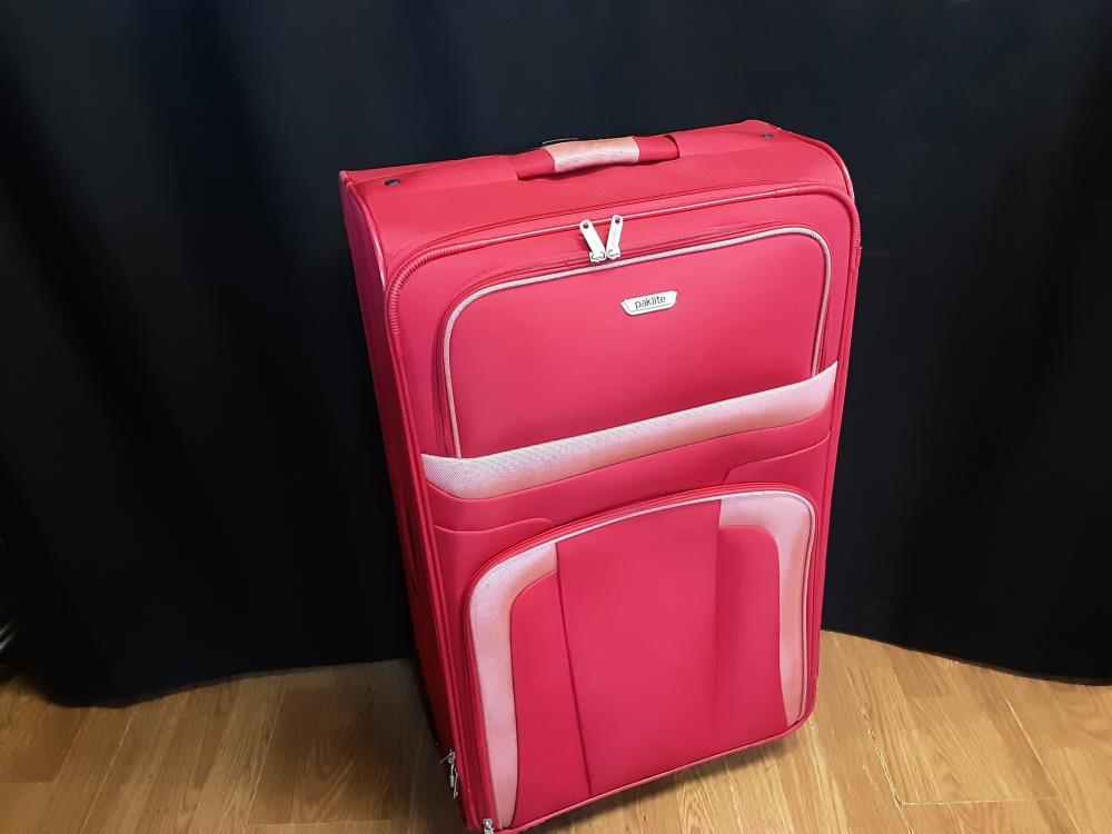 VALISE ROUGE SOUPLE PAKLITE 43X25X74