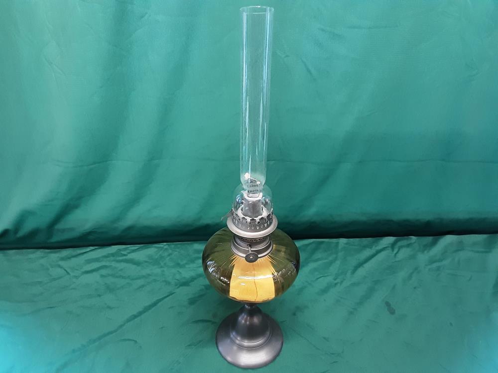 LAMPE À PÉTROLE PIED ÉTAIN