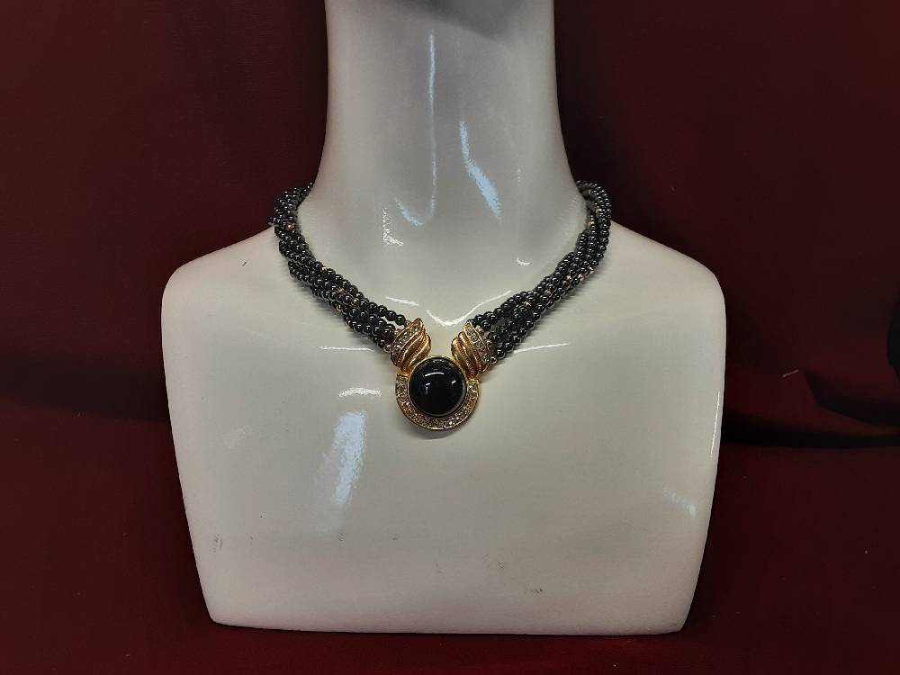 COLLIER PENDENTIF DORE/NOIR 