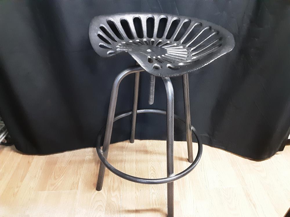 TABOURET METAL SIEGE DE TRACTEUR - RÉGLABLE EN HAUTEUR