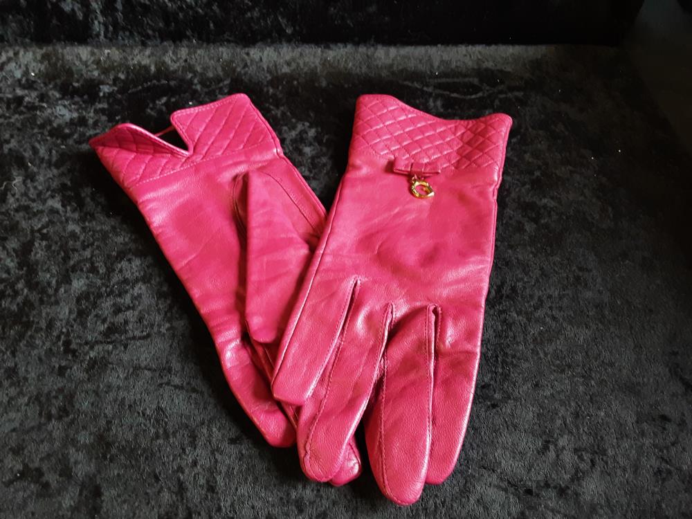 PAIRE DE GANTS ROSE GUESS