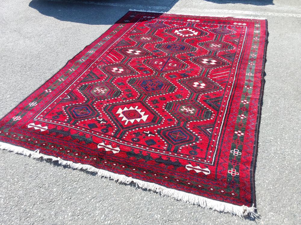 TAPIS FAIT MAIN LAINE ROUGE A MOTIFS MULTICOLORES 182×254