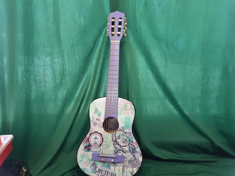 GUITARE ENFANT VIOLETTA LEXIBOOK
