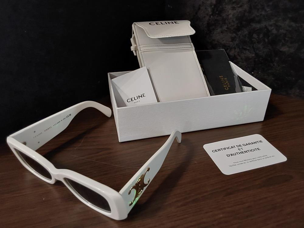 LUNETTE DE SOLEIL BLANCHE CELINE AVEC POCHETTE ET CERTIFICAT D'AUTHENTICITE CL40282U
