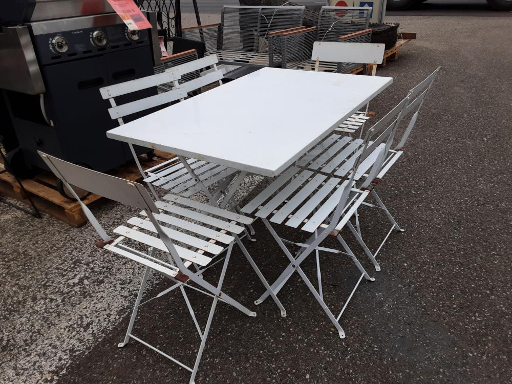 TABLE METAL BLANC AVEC LOT DE 6 CHAISES PLIABLES EN FER BLANC