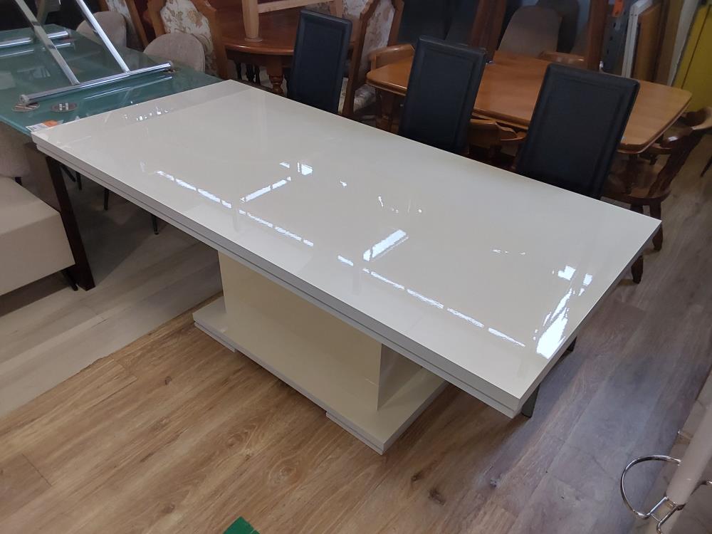 TABLE DE SALLE A MANGER LAQUE BLANC 