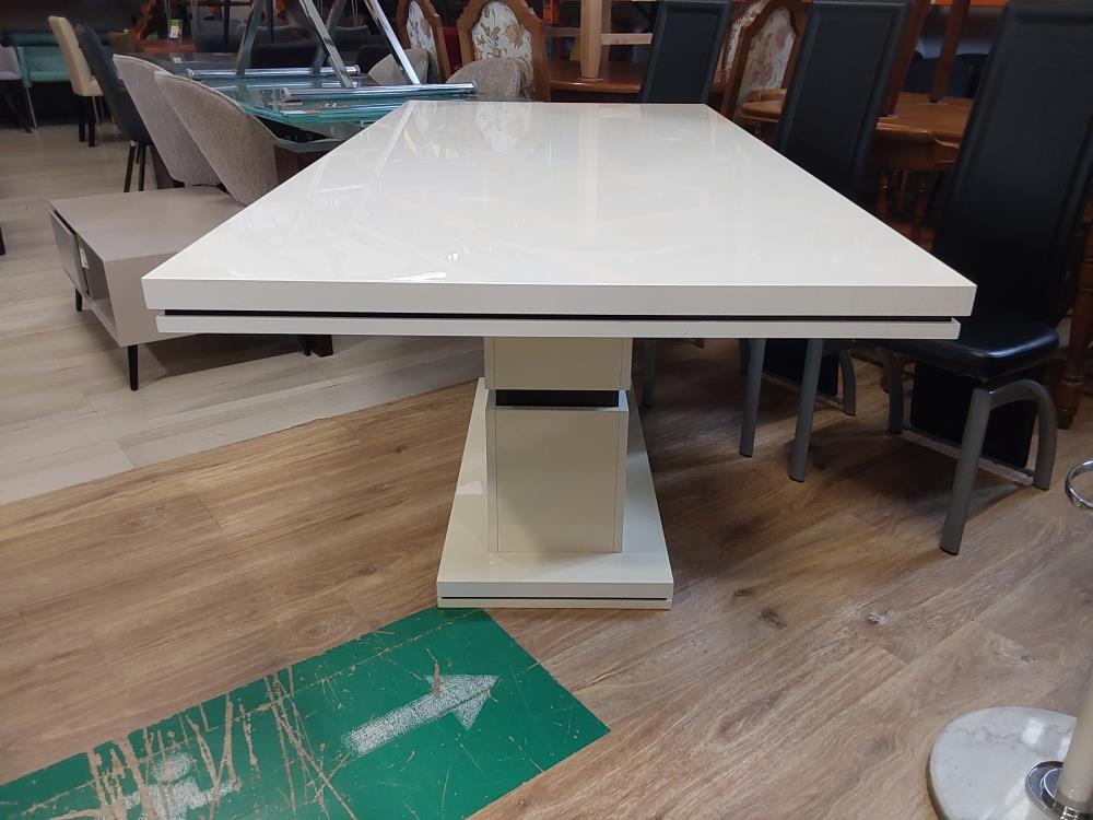 TABLE DE SALLE A MANGER LAQUE BLANC 