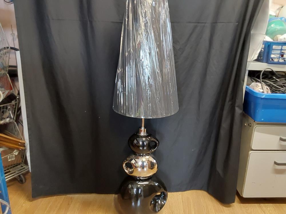 LAMPE MODERNE NOIR CHROME AVEC ABAT JOUR 