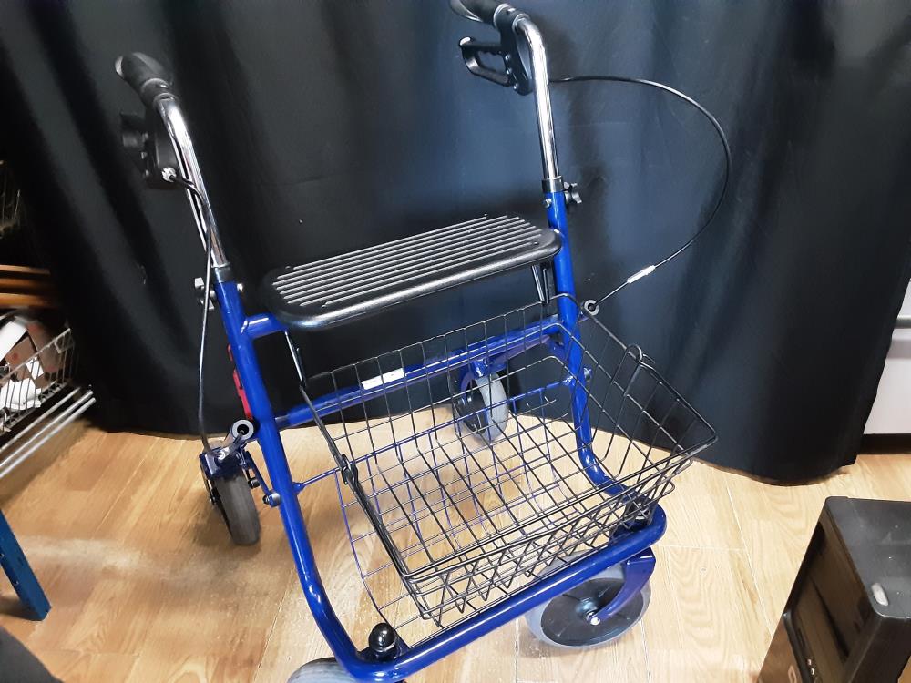 DEAMBULATEUR BLEU AVEC PANIER METAL NOIR