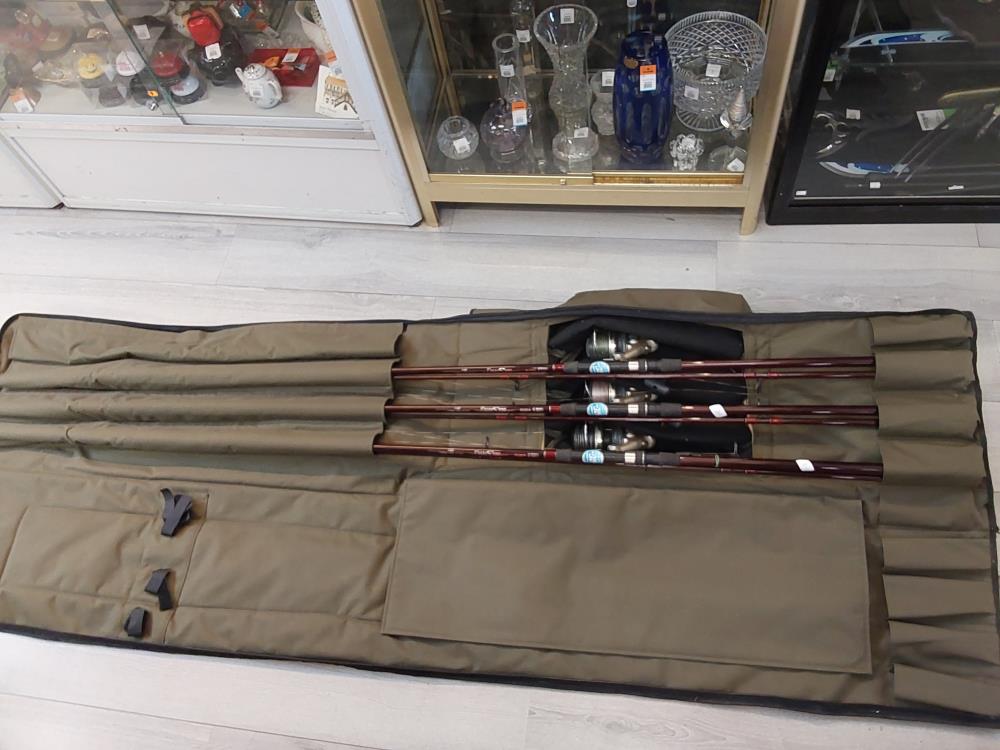 LOT DE 3 CANNES A PECHES A CARPES DANS HOUSSE ACVEC MOULINETS GYRO SPIN 5000T