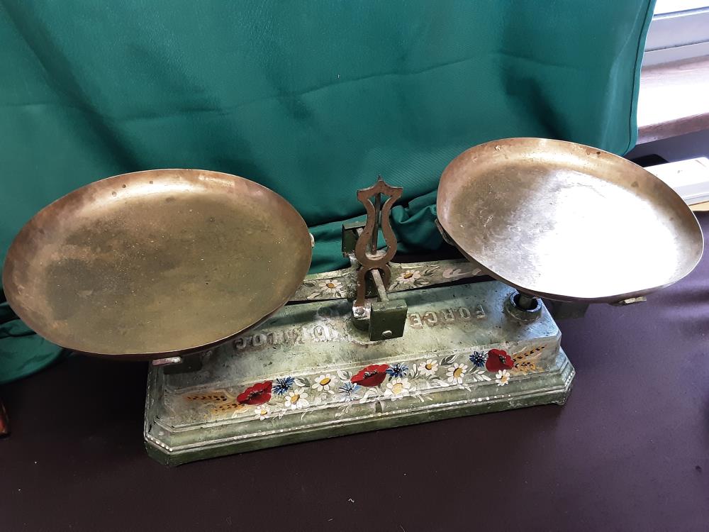 BALANCE ROBERVAL 2 PLATEAUX PAINT MAIN