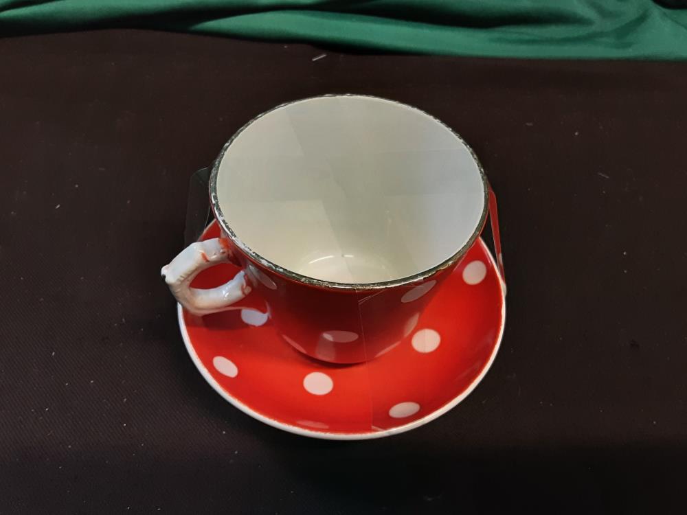 TASSE ET SOUS TASSE ORANGE A POIS BLANCS DE SARREGUEMINES