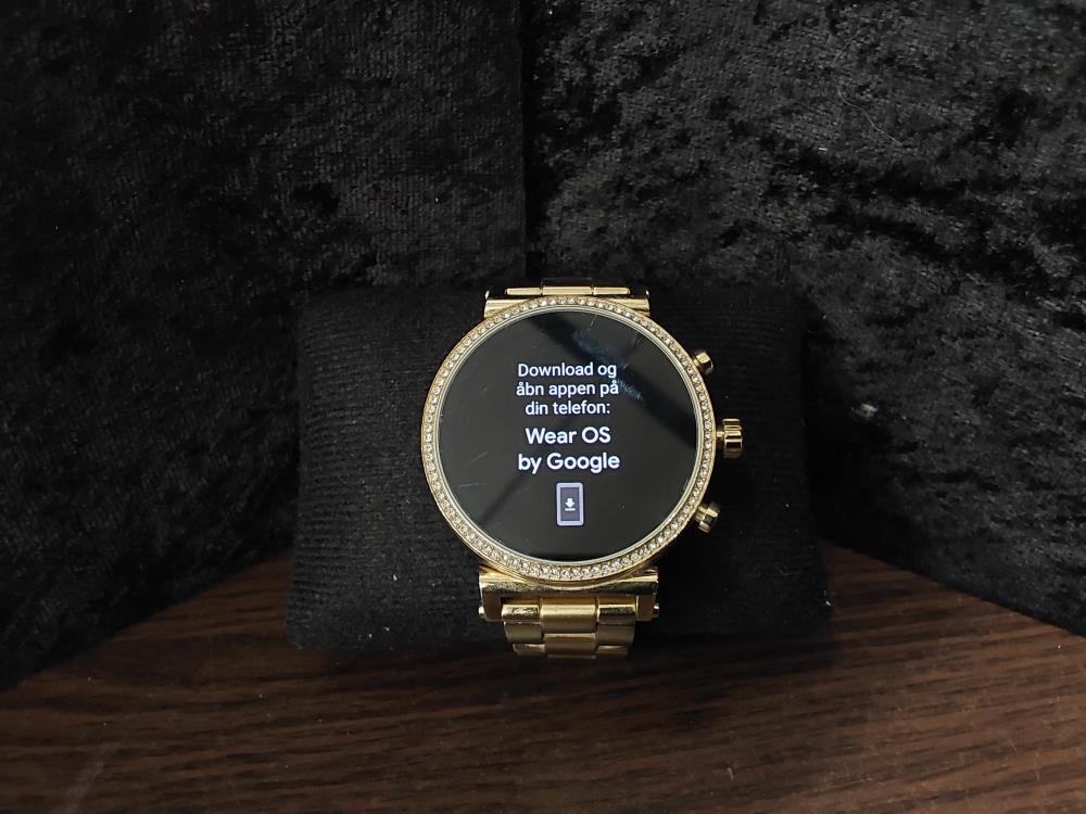 MONTRE CONNECTÉE DORÉE AVEC STRASS MICHAEL KORS