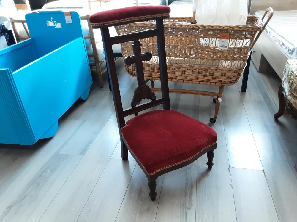 PRIE-DIEU BOIS TISSU ROUGE