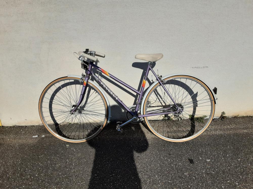 VELO DEMI COURSE VIOLET ET BLANC PEUGEOT
